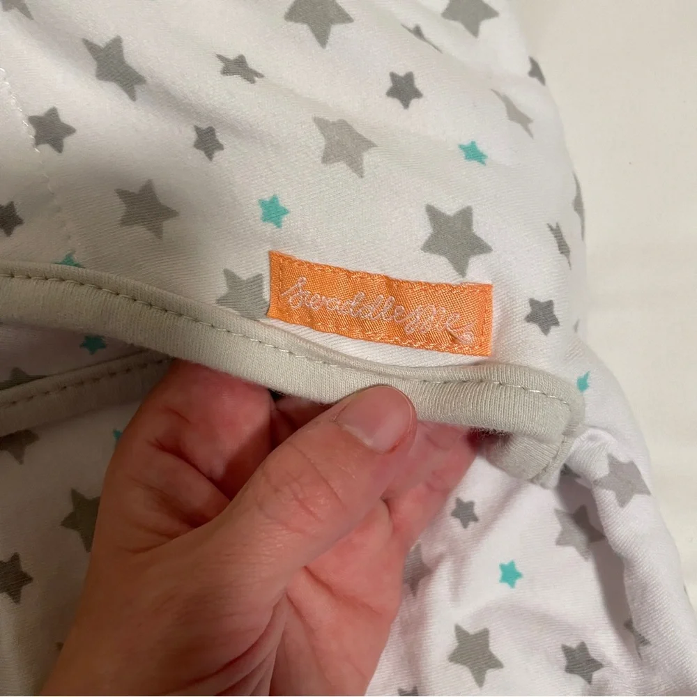 SwaddleMe Gray and White Star Velcro Swaddles size Small